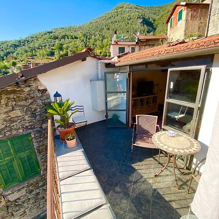Iconic Italian Townhouse W Rooftop Terrace & Mountain View, Pigna Exterior foto