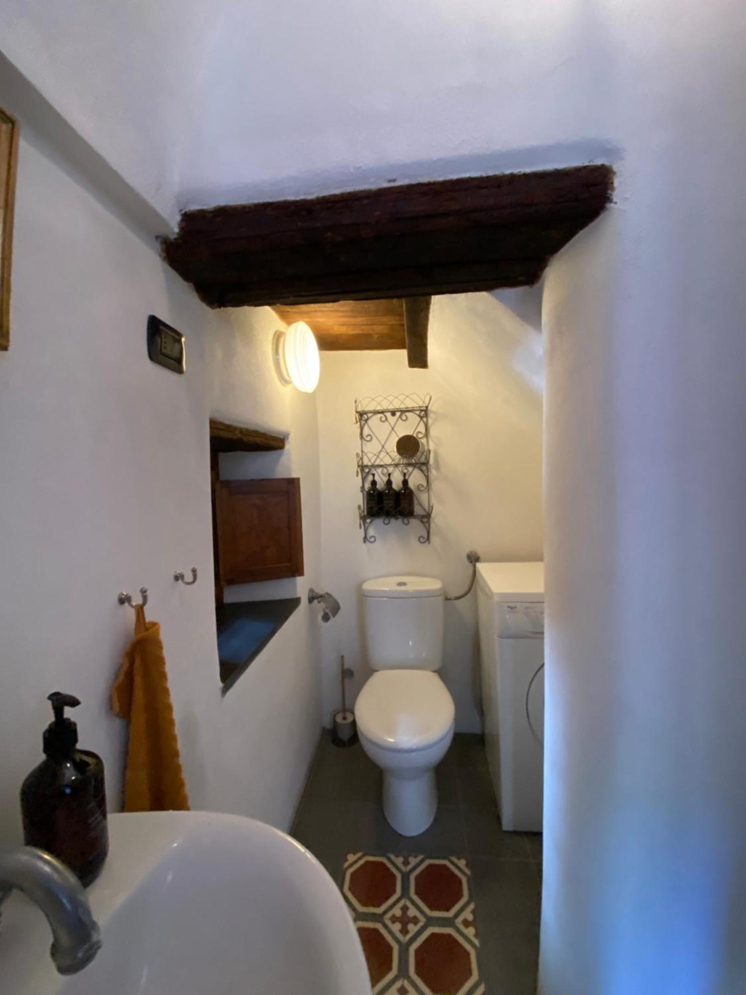 Iconic Italian Townhouse W Rooftop Terrace & Mountain View, Pigna Exterior foto