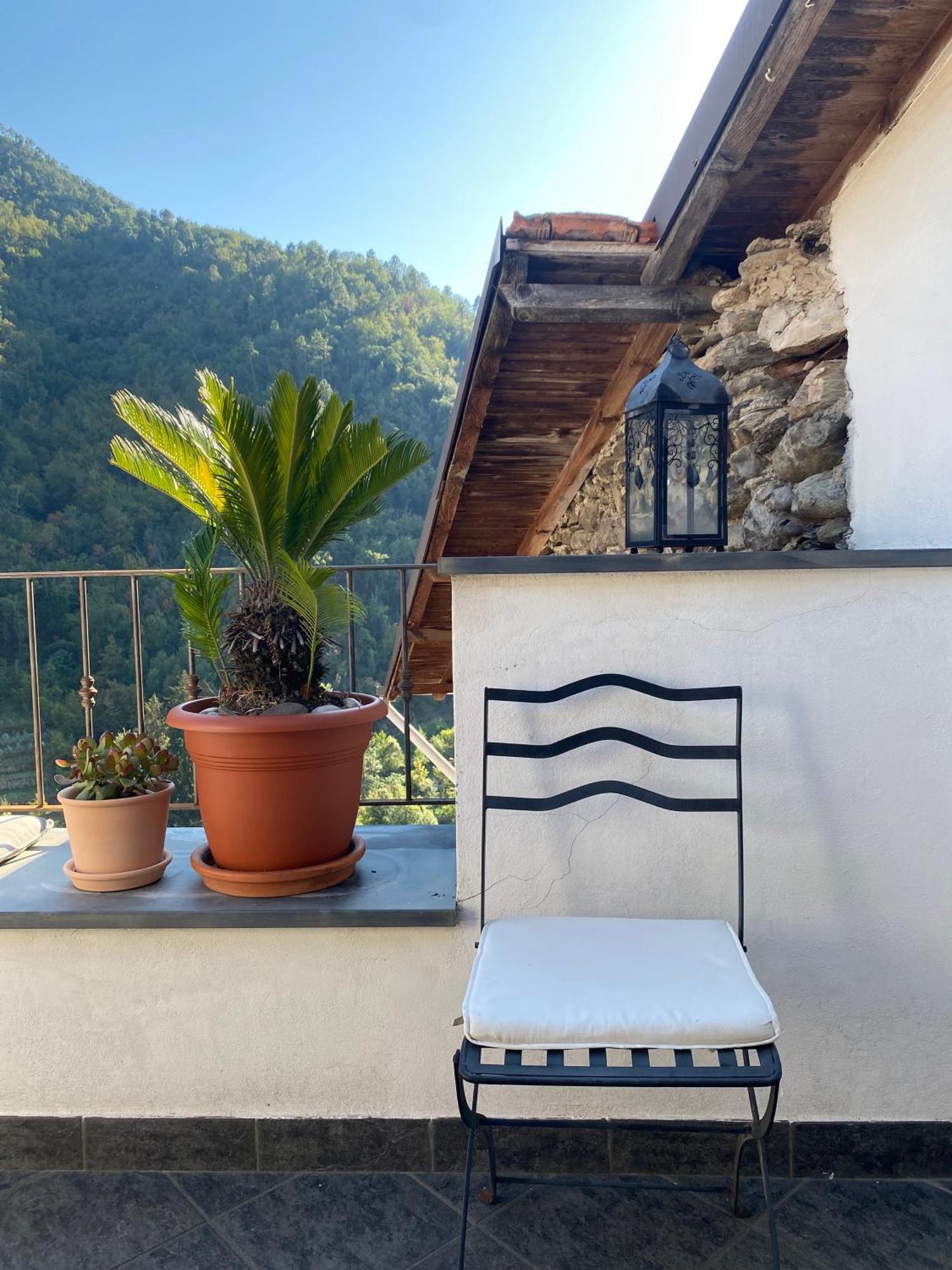 Iconic Italian Townhouse W Rooftop Terrace & Mountain View, Pigna Exterior foto